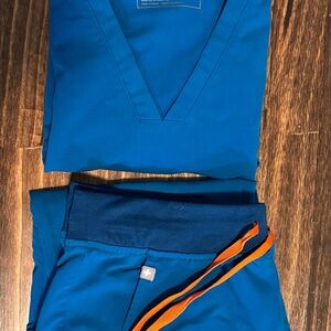 Figs Alps Blue Scrub Set